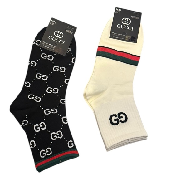 NWT 2 Pair Gucci Outlet Men's Socks Black & Cream with classic Gucci Stripes - Picture 2 of 4
